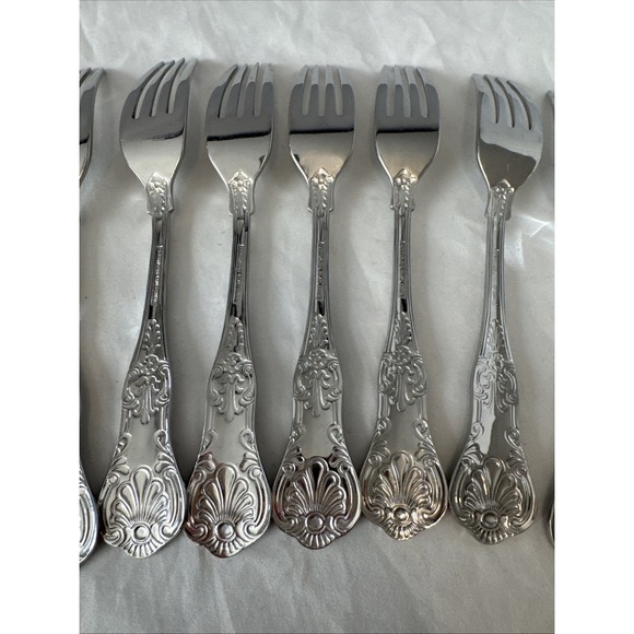 Towle 18/10‎ Stainless Flatware Hotel Kings Shell Lot of 8 Dinner Forks 8 7/16\